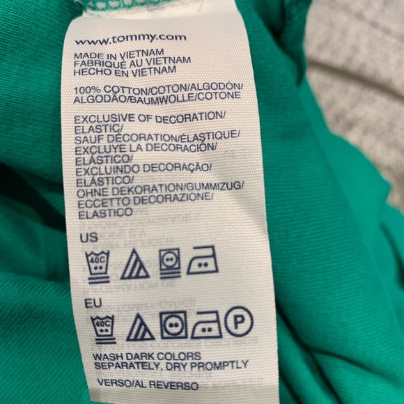 🔥SOLD🔥 2 Tommy Hilfiger t-shirts - Picture 5 of 7